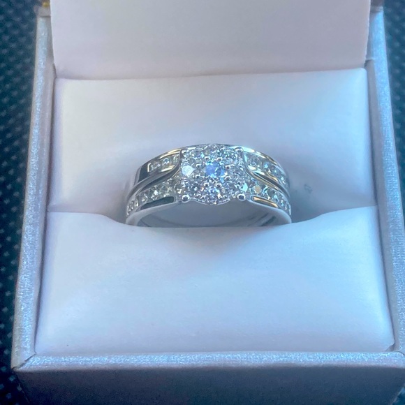 1.19cts TW Diamond 10kt White Gold Bridal Set- Evaluated by Certified Gemologist - Picture 3 of 7